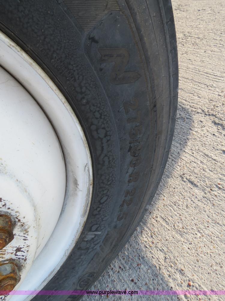 image for item B4596 2000 Peterbilt 377 semi truck