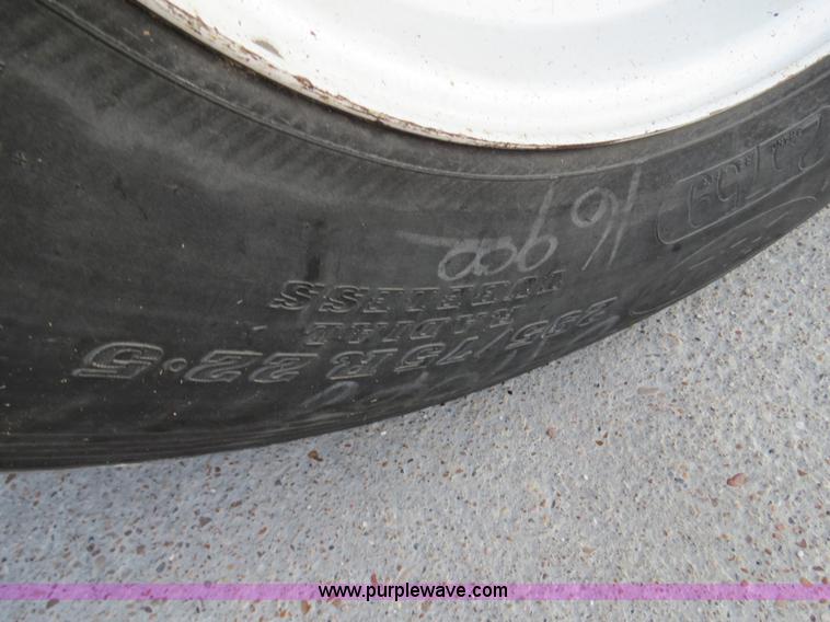 image for item B4596 2000 Peterbilt 377 semi truck