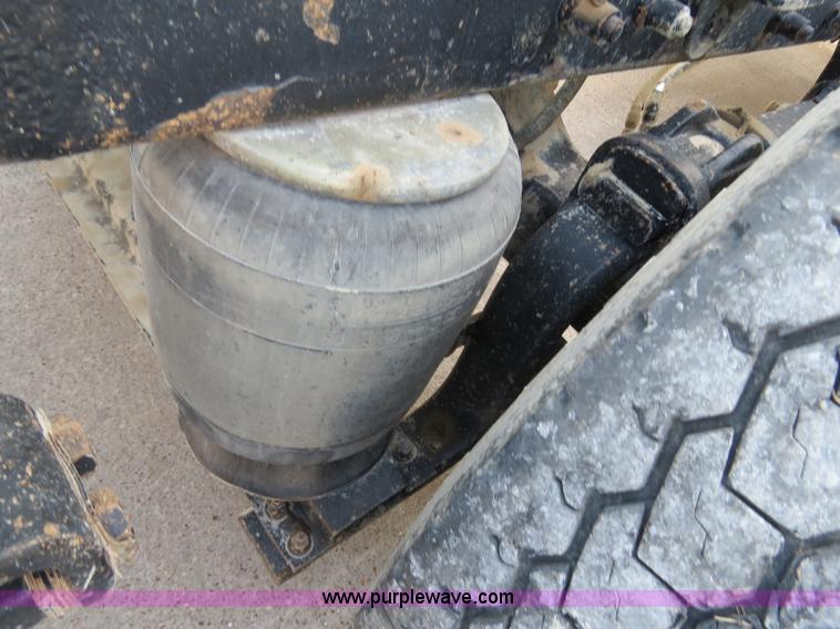 image for item B4596 2000 Peterbilt 377 semi truck