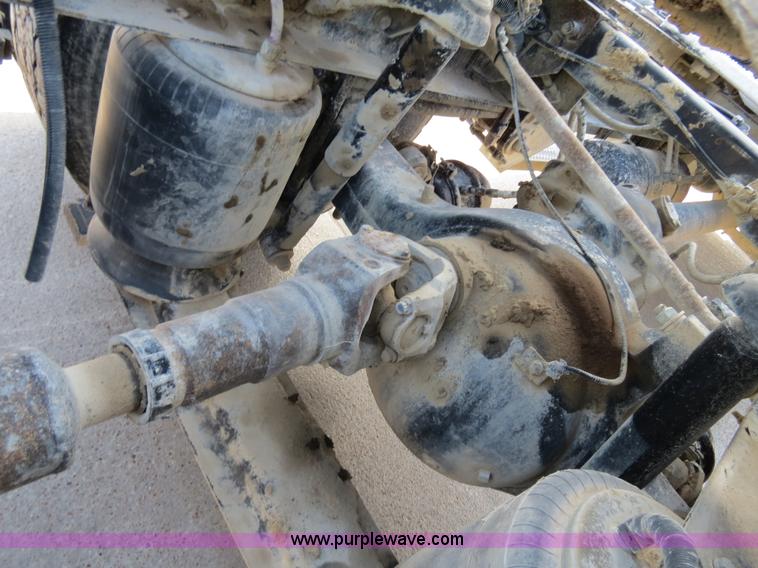 image for item B4596 2000 Peterbilt 377 semi truck