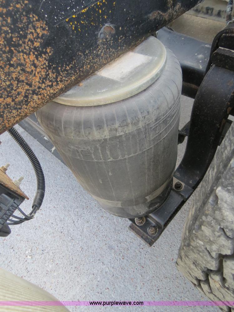 image for item B4596 2000 Peterbilt 377 semi truck