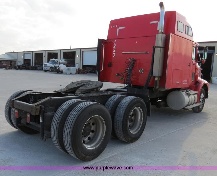 image for item B4597 2001 International 9200i semi truck