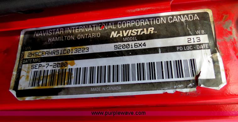 image for item B4597 2001 International 9200i semi truck