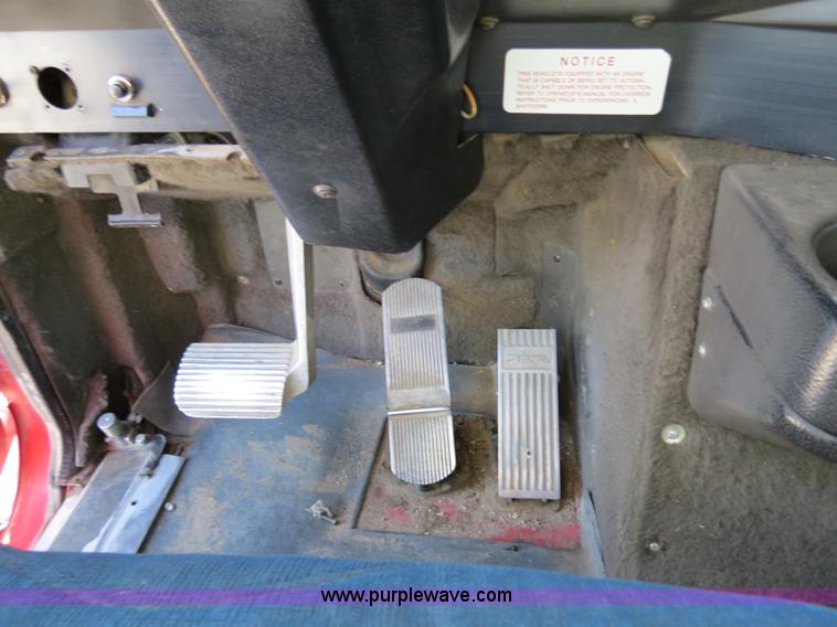 image for item B4597 2001 International 9200i semi truck