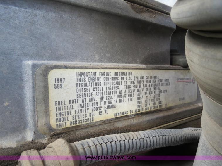 image for item B4597 2001 International 9200i semi truck