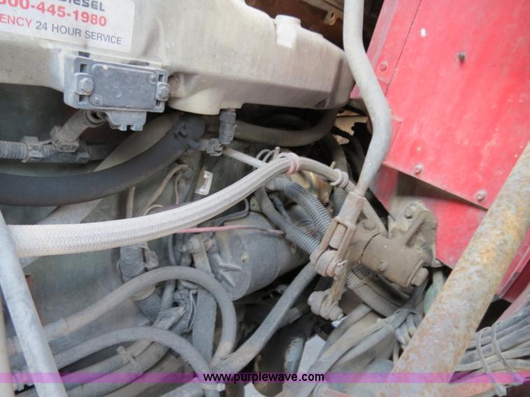 image for item B4597 2001 International 9200i semi truck