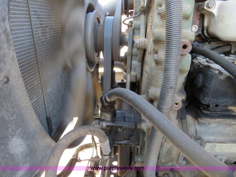 image for item B4597 2001 International 9200i semi truck