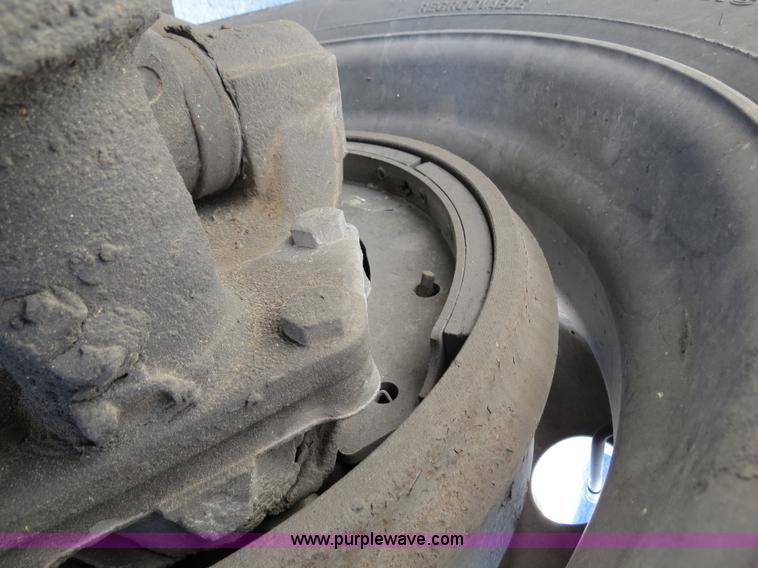 image for item B4597 2001 International 9200i semi truck