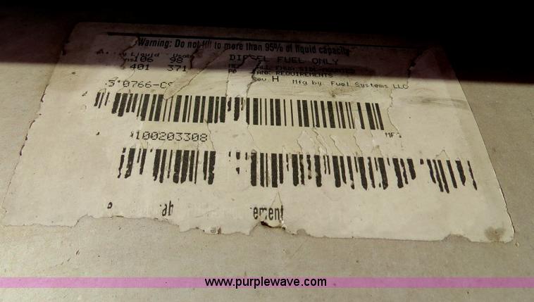 image for item B4597 2001 International 9200i semi truck