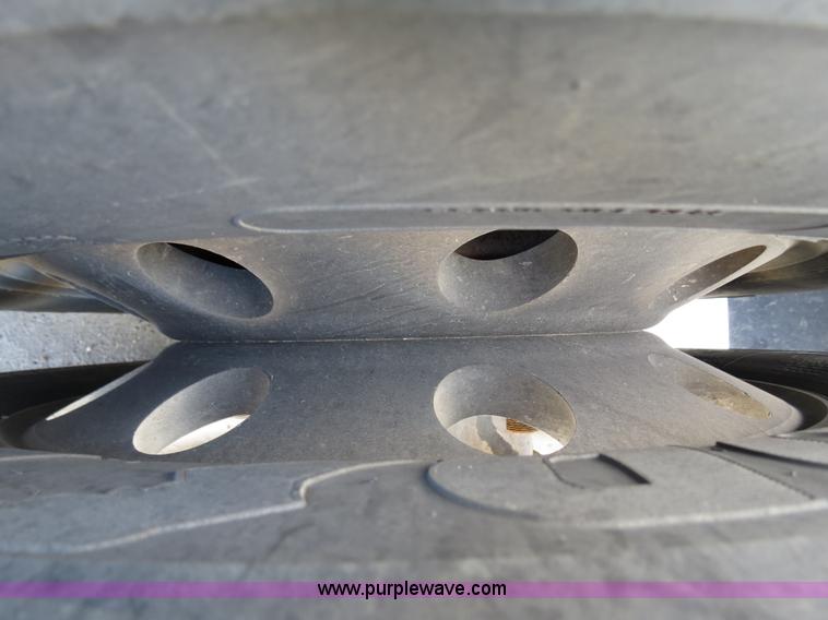 image for item B4597 2001 International 9200i semi truck