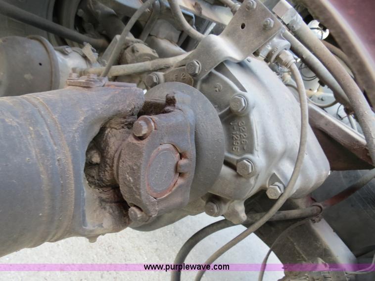 image for item B4597 2001 International 9200i semi truck