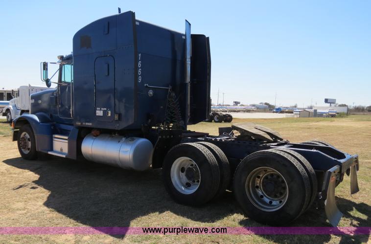 image for item B4662 1998 Peterbilt 377 semi truck