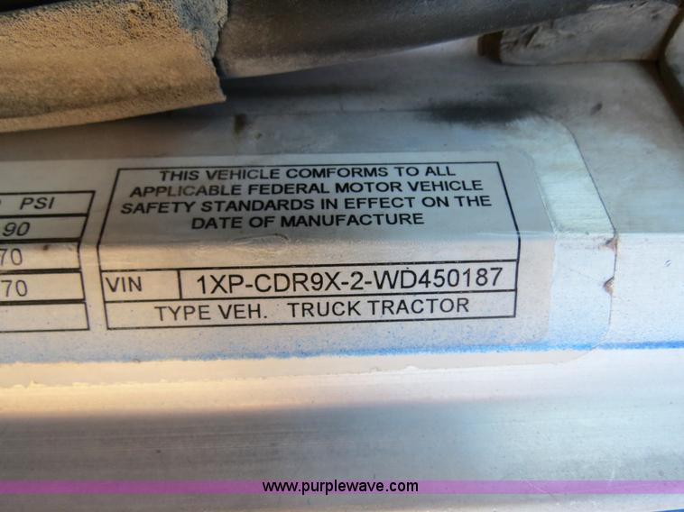 image for item B4662 1998 Peterbilt 377 semi truck