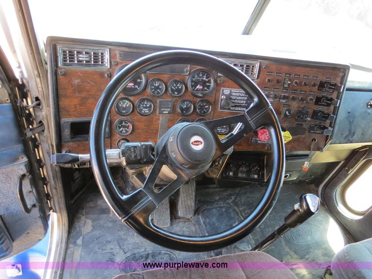 image for item B4662 1998 Peterbilt 377 semi truck