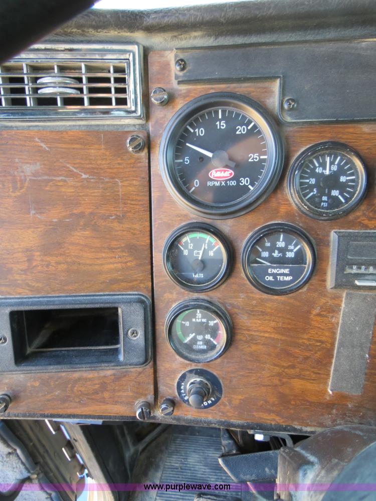 image for item B4662 1998 Peterbilt 377 semi truck