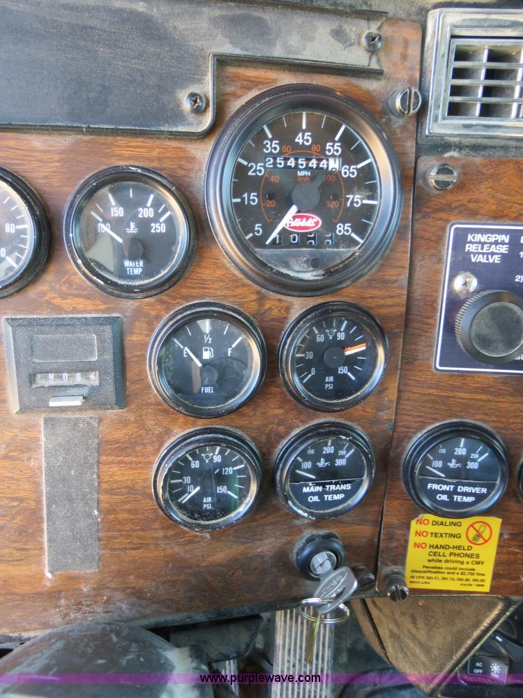 image for item B4662 1998 Peterbilt 377 semi truck