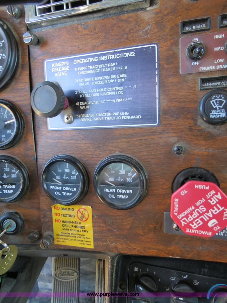 image for item B4662 1998 Peterbilt 377 semi truck