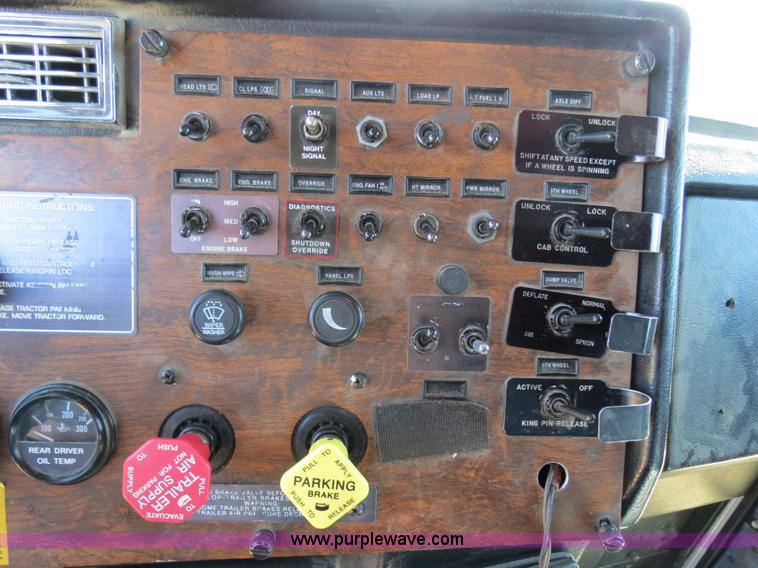 image for item B4662 1998 Peterbilt 377 semi truck