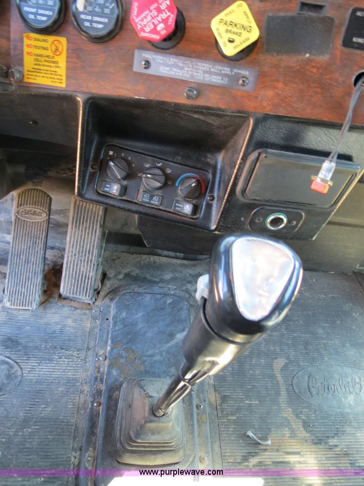 image for item B4662 1998 Peterbilt 377 semi truck