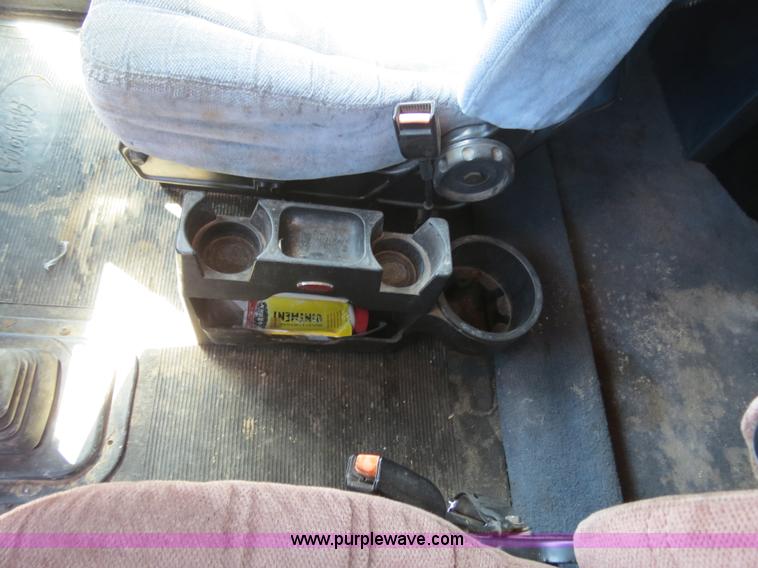 image for item B4662 1998 Peterbilt 377 semi truck