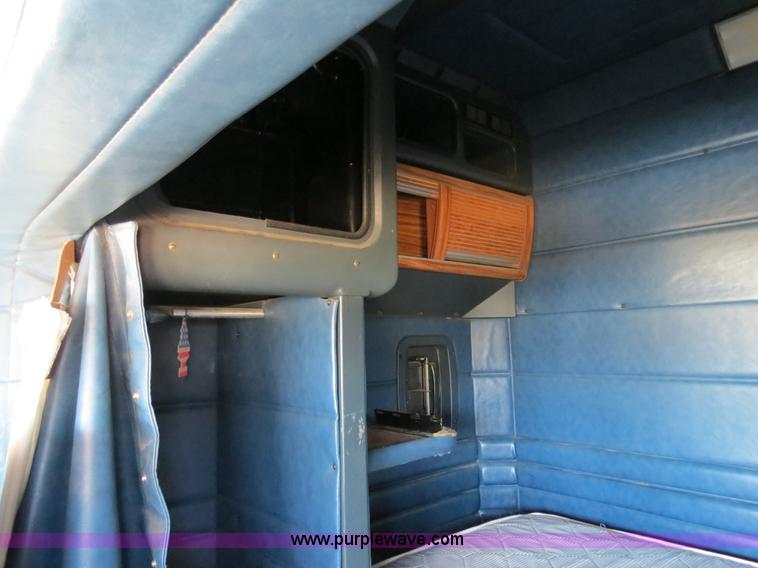 image for item B4662 1998 Peterbilt 377 semi truck