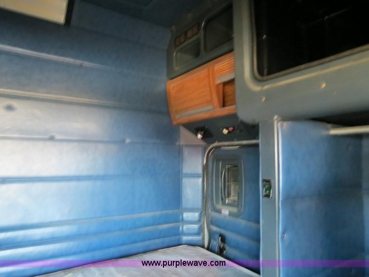 image for item B4662 1998 Peterbilt 377 semi truck