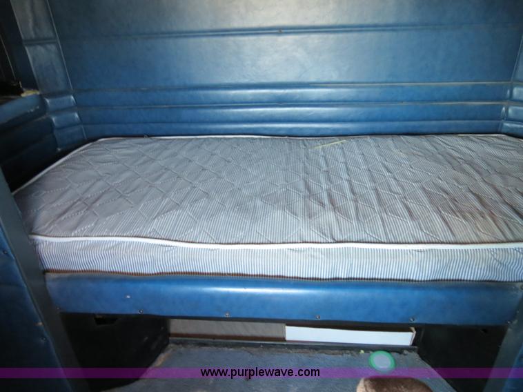 image for item B4662 1998 Peterbilt 377 semi truck