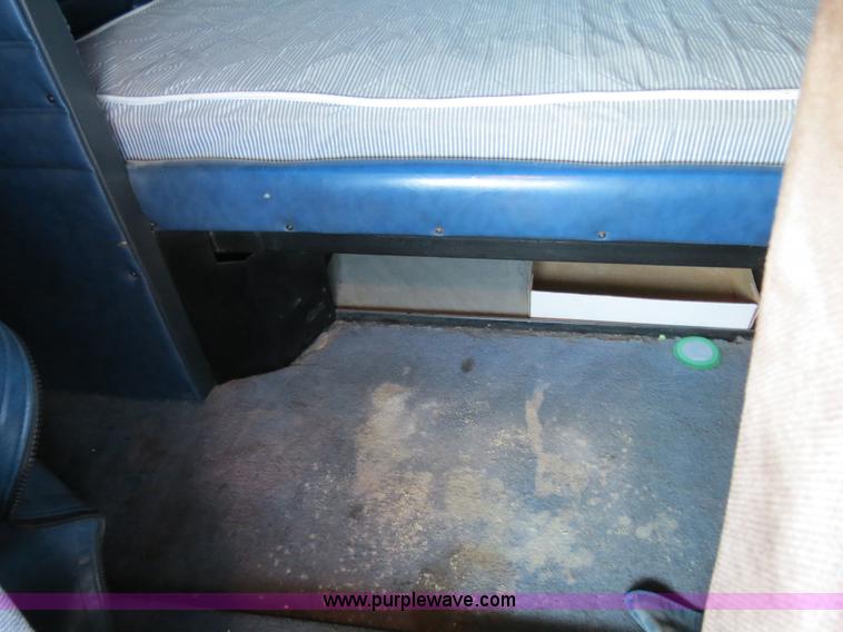 image for item B4662 1998 Peterbilt 377 semi truck