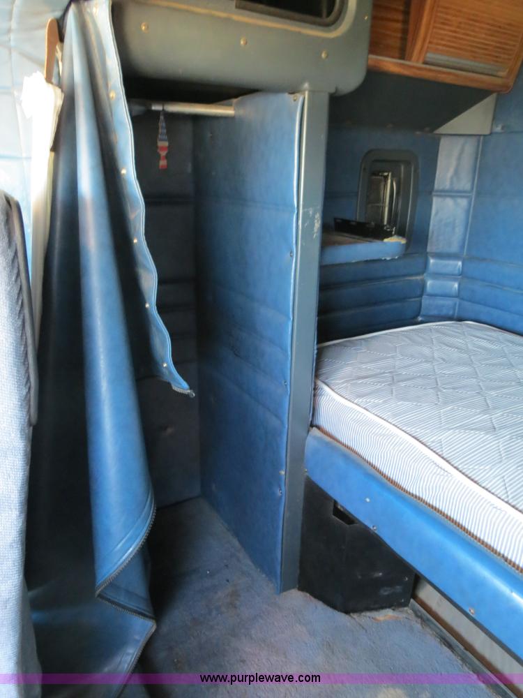 image for item B4662 1998 Peterbilt 377 semi truck