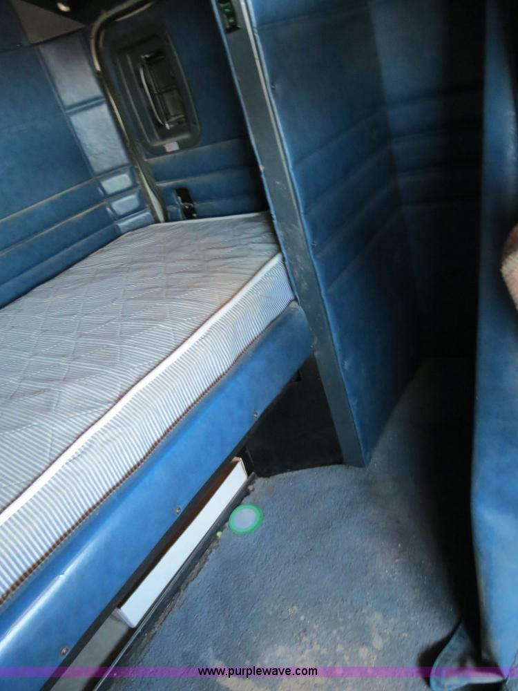 image for item B4662 1998 Peterbilt 377 semi truck