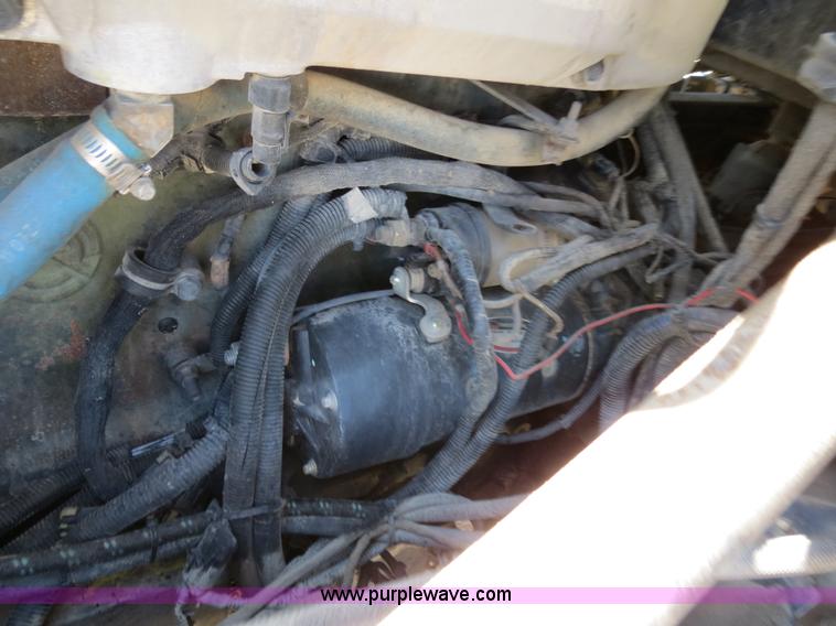 image for item B4662 1998 Peterbilt 377 semi truck