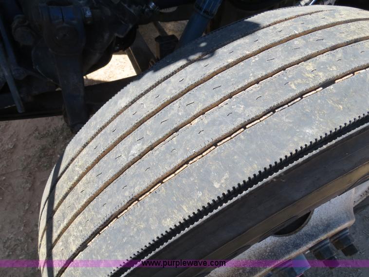 image for item B4662 1998 Peterbilt 377 semi truck