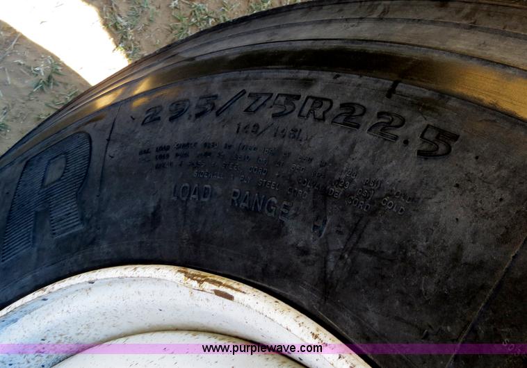 image for item B4662 1998 Peterbilt 377 semi truck