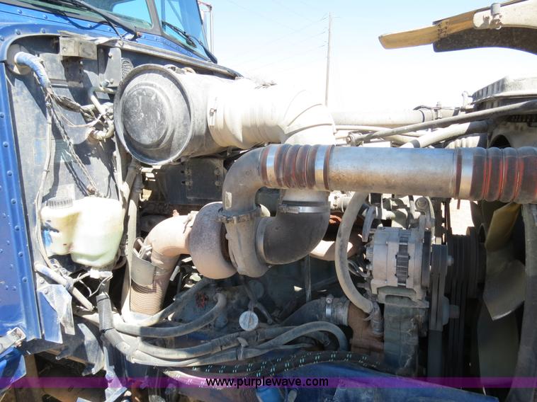 image for item B4662 1998 Peterbilt 377 semi truck