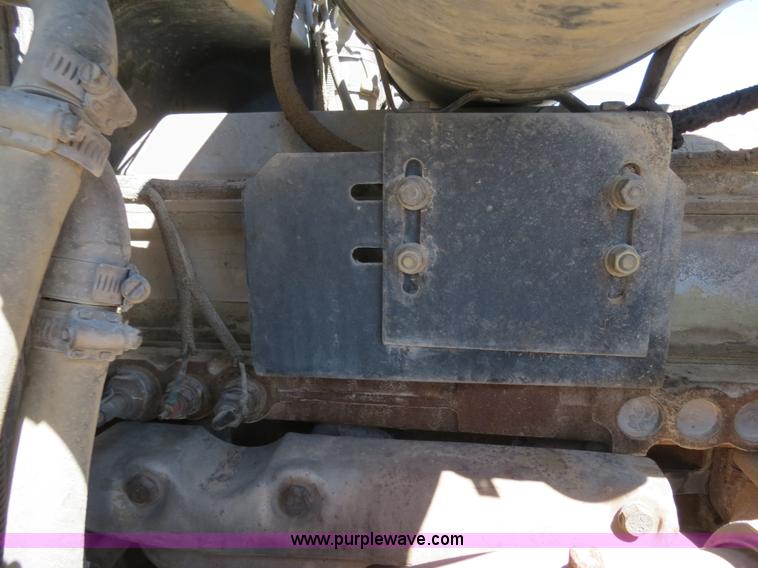 image for item B4662 1998 Peterbilt 377 semi truck