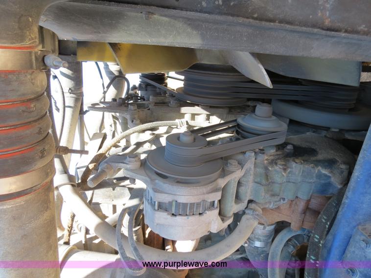 image for item B4662 1998 Peterbilt 377 semi truck