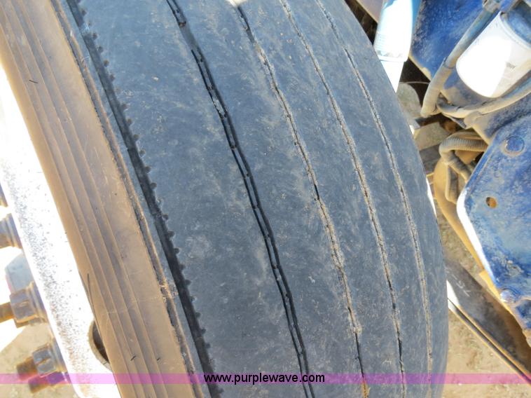 image for item B4662 1998 Peterbilt 377 semi truck