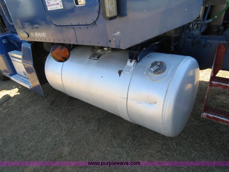 image for item B4662 1998 Peterbilt 377 semi truck