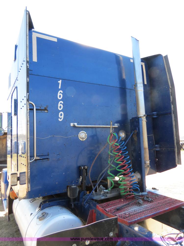 image for item B4662 1998 Peterbilt 377 semi truck