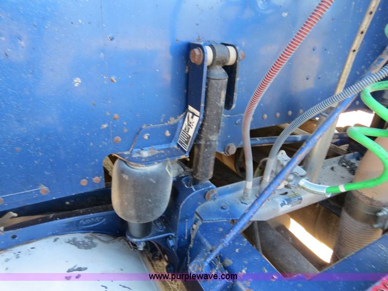 image for item B4662 1998 Peterbilt 377 semi truck