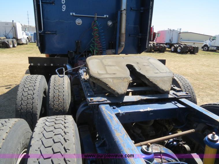 image for item B4662 1998 Peterbilt 377 semi truck