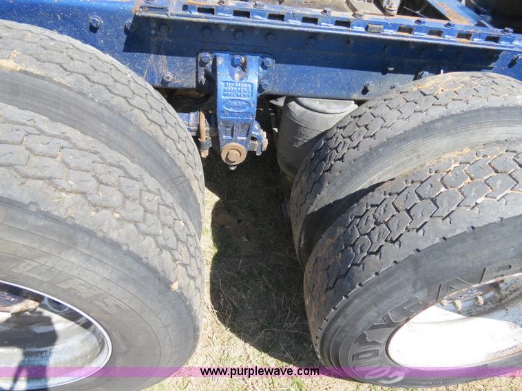 image for item B4662 1998 Peterbilt 377 semi truck