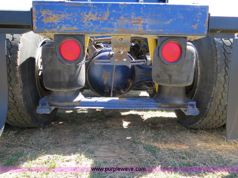 image for item B4662 1998 Peterbilt 377 semi truck