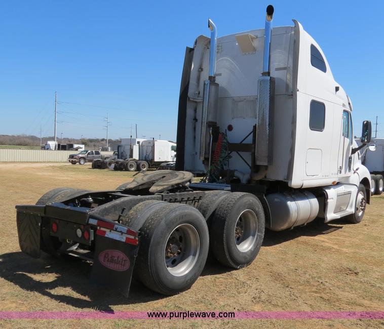 image for item B4663 2001 Peterbilt 387 semi truck