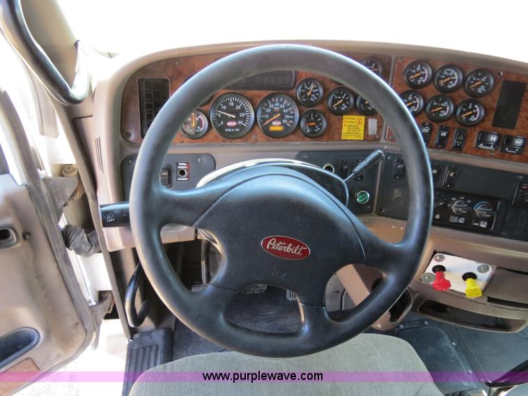 image for item B4663 2001 Peterbilt 387 semi truck