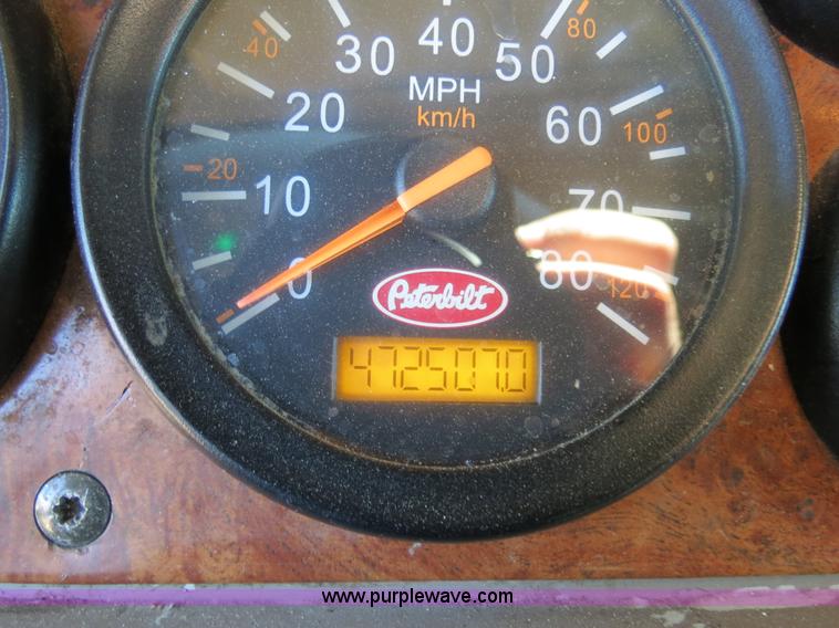 image for item B4663 2001 Peterbilt 387 semi truck