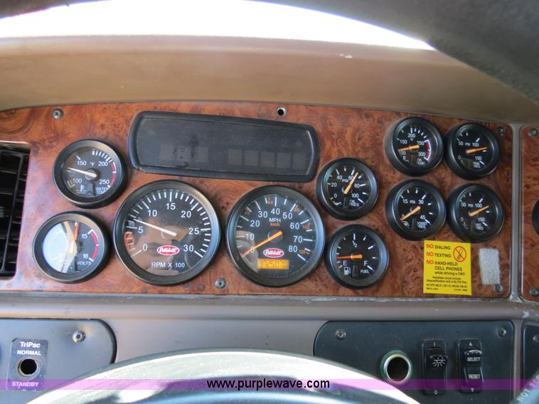 image for item B4663 2001 Peterbilt 387 semi truck