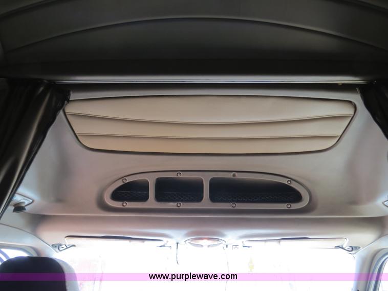 image for item B4663 2001 Peterbilt 387 semi truck