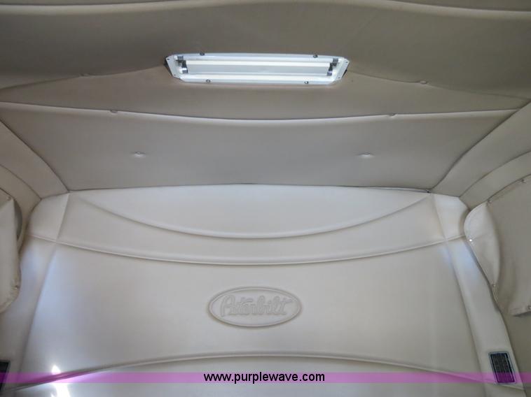 image for item B4663 2001 Peterbilt 387 semi truck