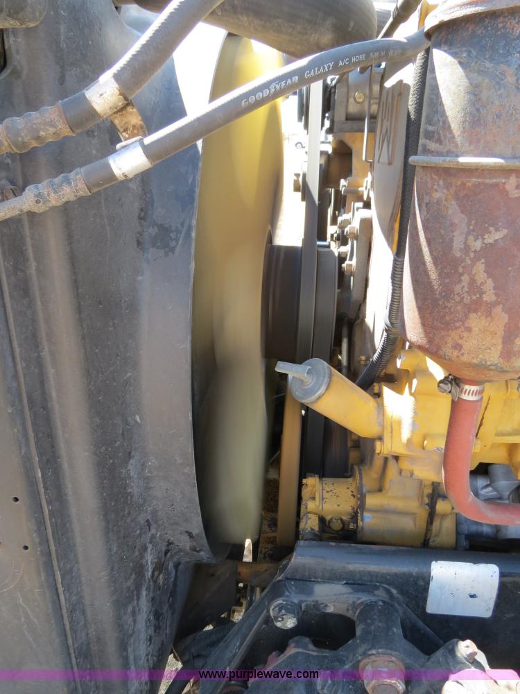 image for item B4663 2001 Peterbilt 387 semi truck